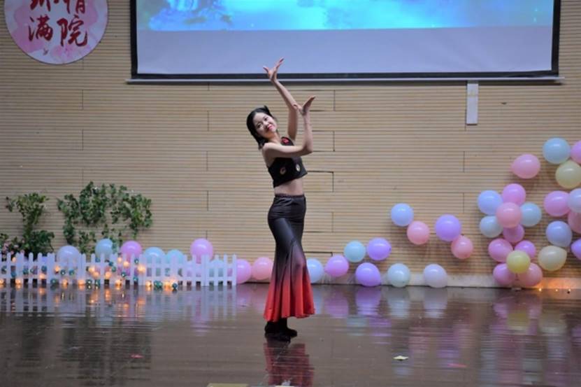 http://www.sees.ecnu.edu.cn/themes/239/userfiles/images/2019/1/2/650/72kesg6hiu0rv1n.jpg
