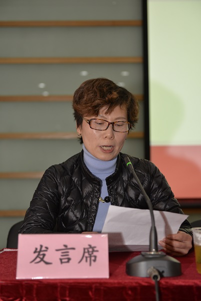 外语学院部门工会主席刘玉琴作交流发言