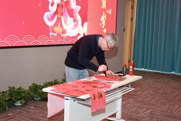 节目(杜老师写对联).JPG